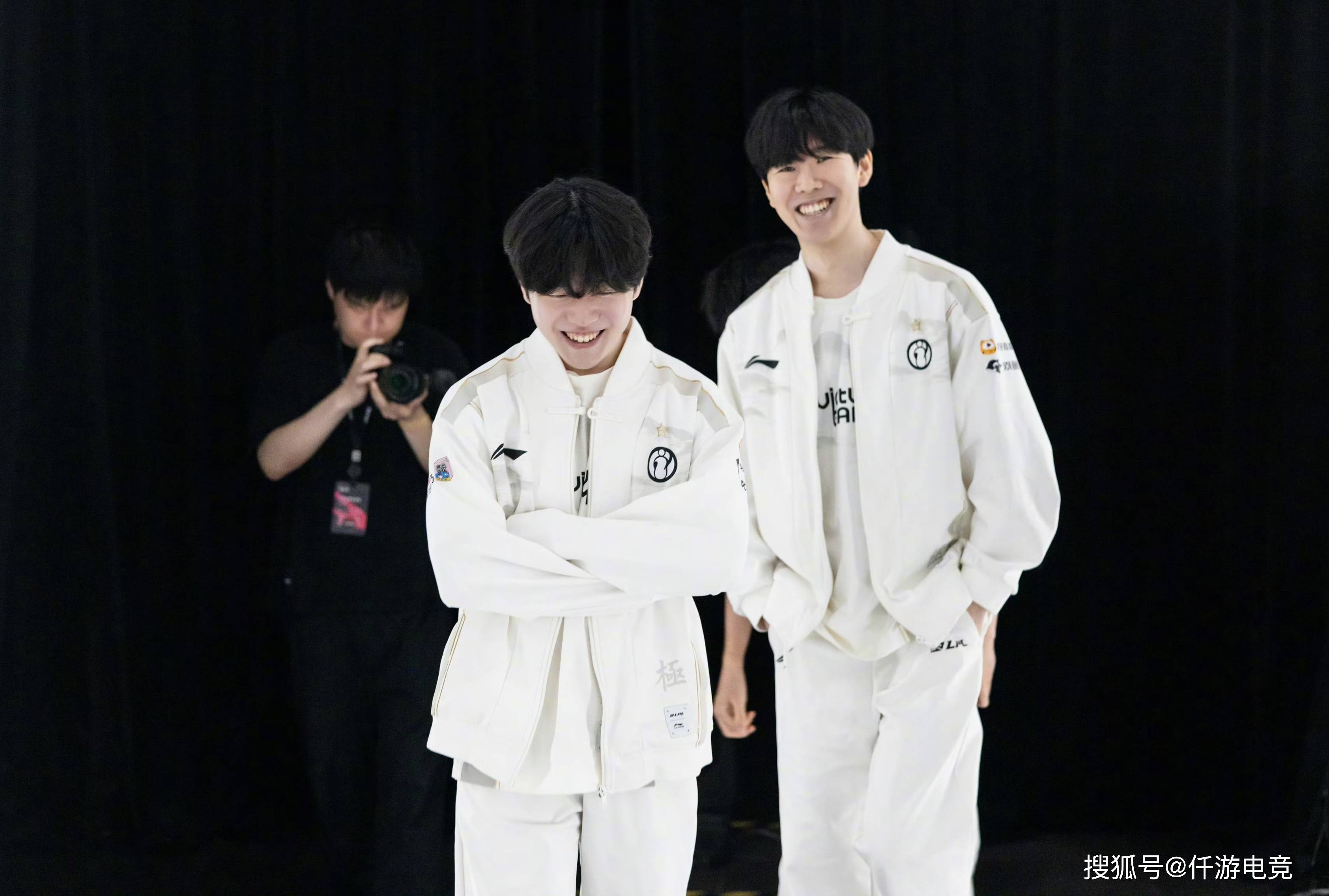 她在战术布 她在战术布