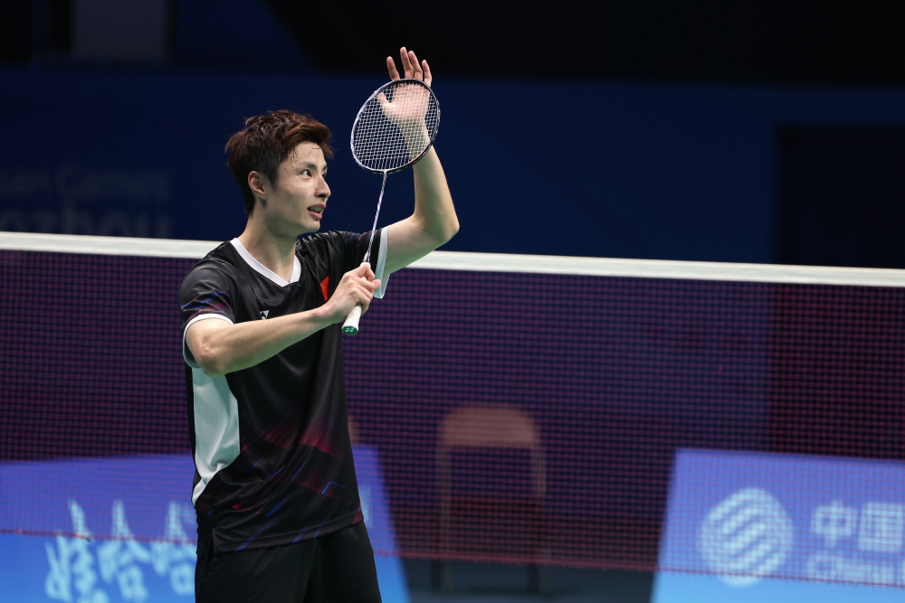 场边观众对 场边观众对