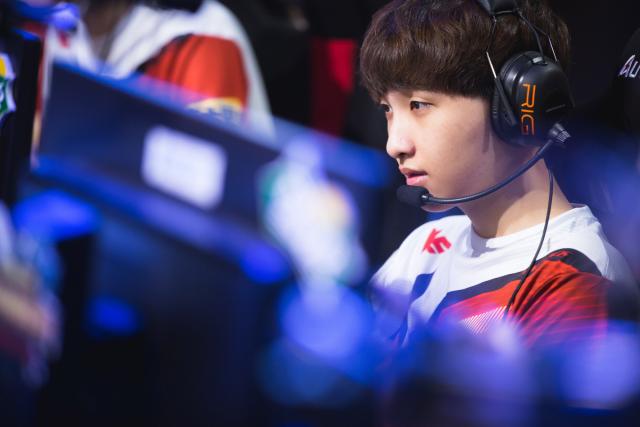 下了坚实的 下了坚实的