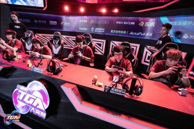 的首场比赛 的首场比赛